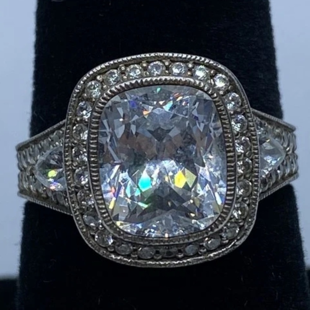 Elegant Silver Crystal Ring